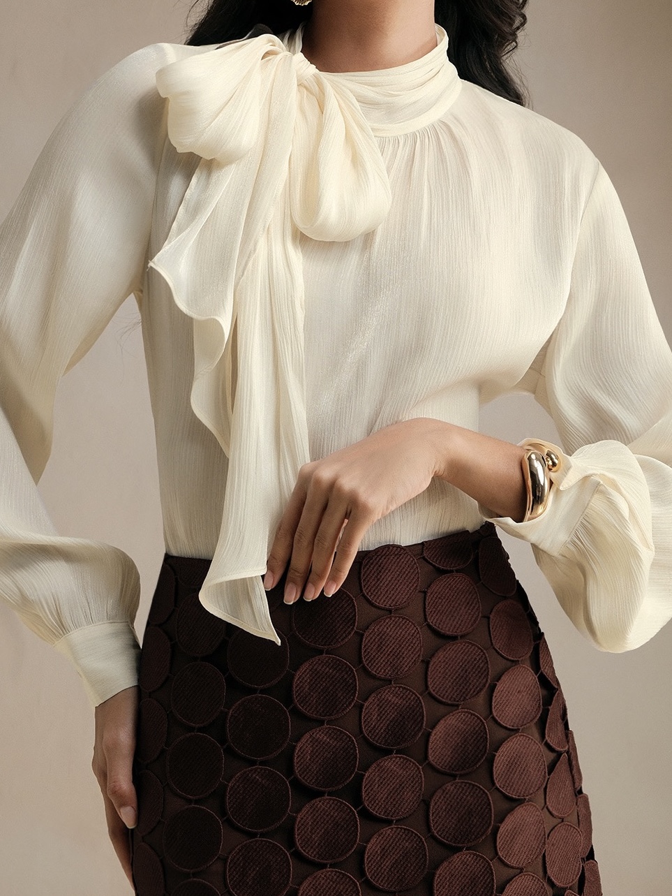 Long sleeve neck bow